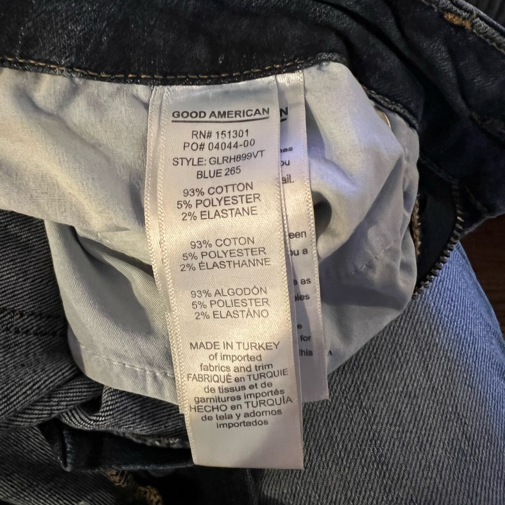Good American Jeans - Picture 5 of 6